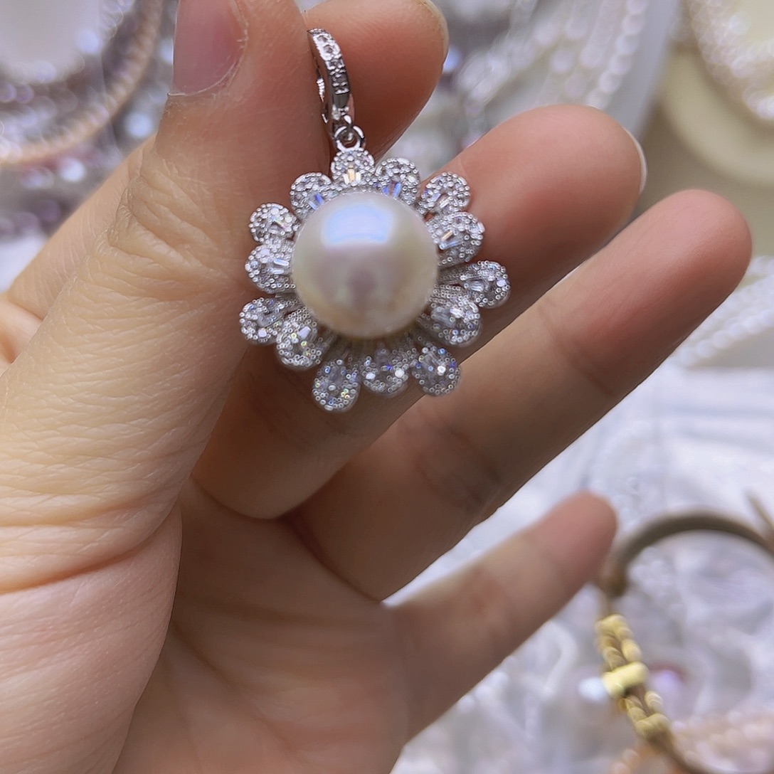 淡水珍珠吊坠或者耳钉未镶嵌