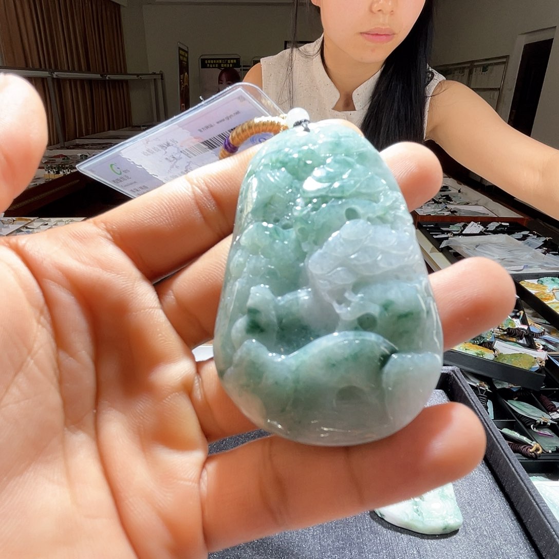 翡翠未镶嵌颈饰一