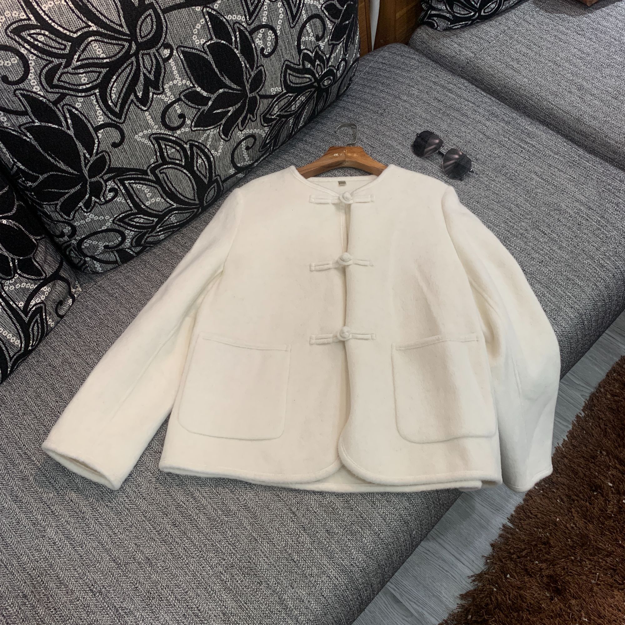 01 祺欣家 (100%柔软羊毛) 中国风盘扣高级感轻奢针织外套大衣