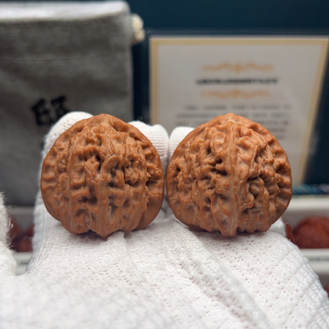 文玩核桃把件三角白