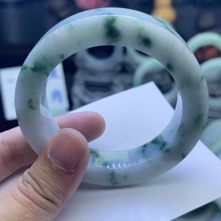 定制翡翠未镶嵌手镯