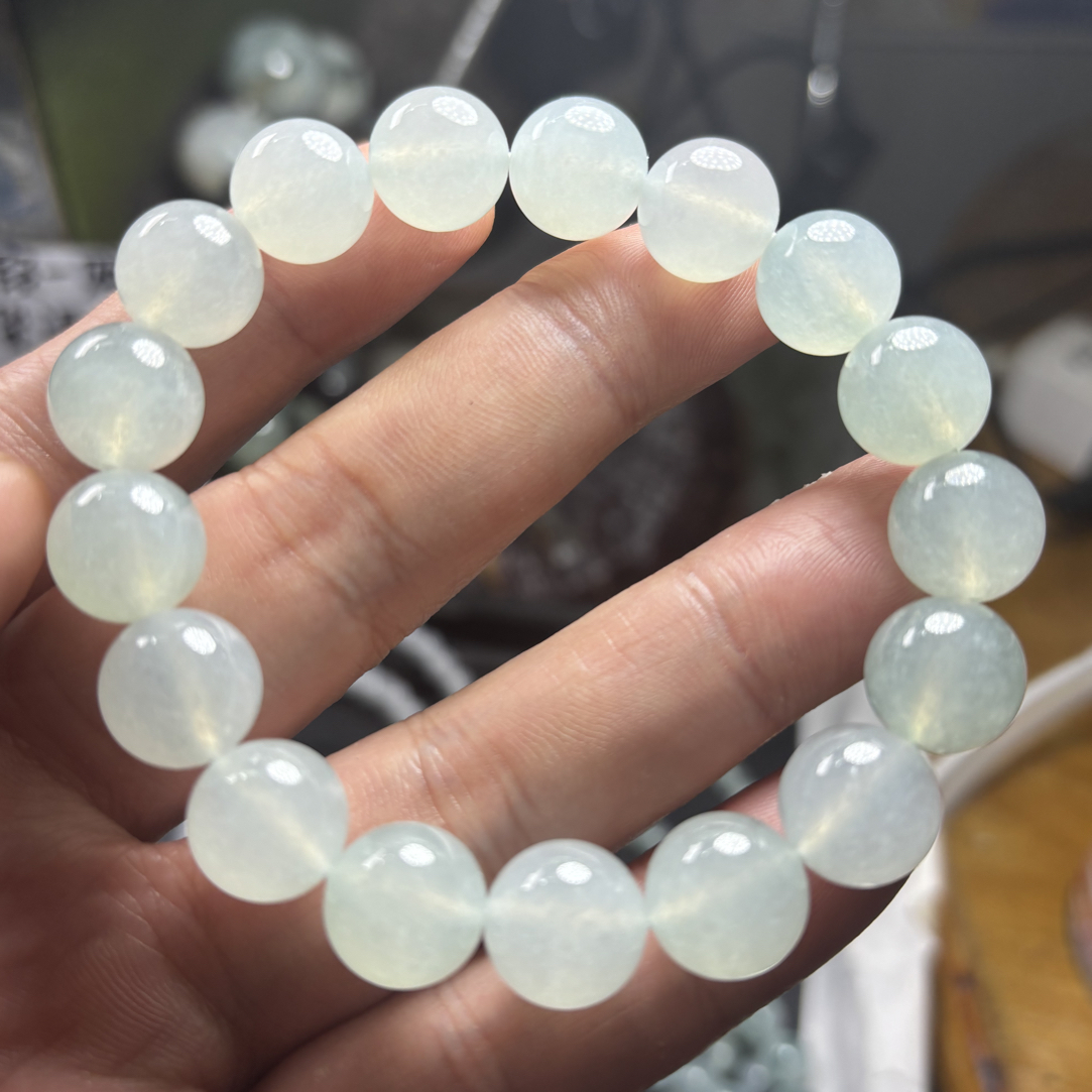 缅甸翡翠高糯冰绿底卡12.3*1颗