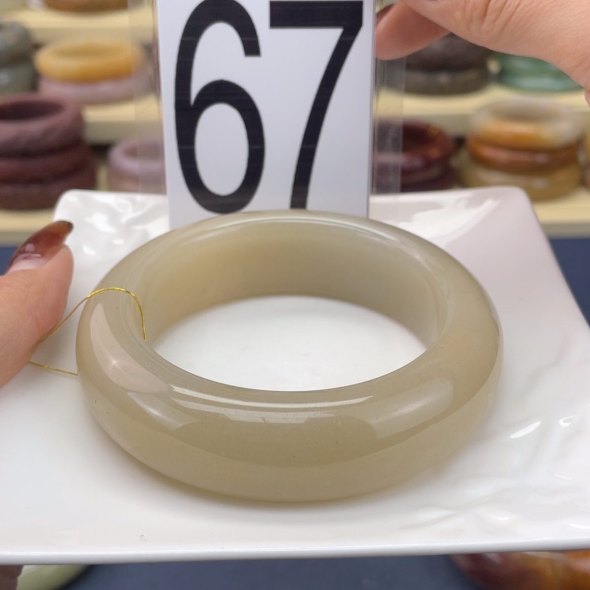 【闪购商品】石英质玉手镯未镶嵌