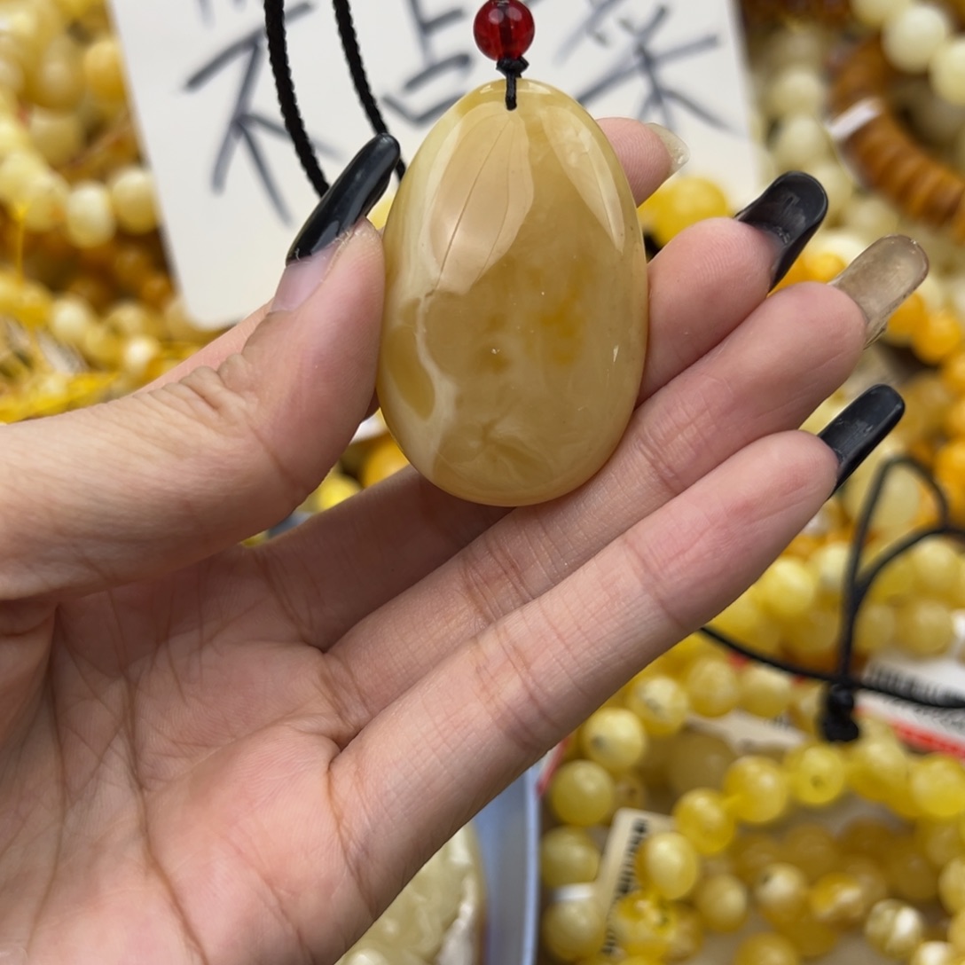 琥珀珠宝奇石未镶嵌