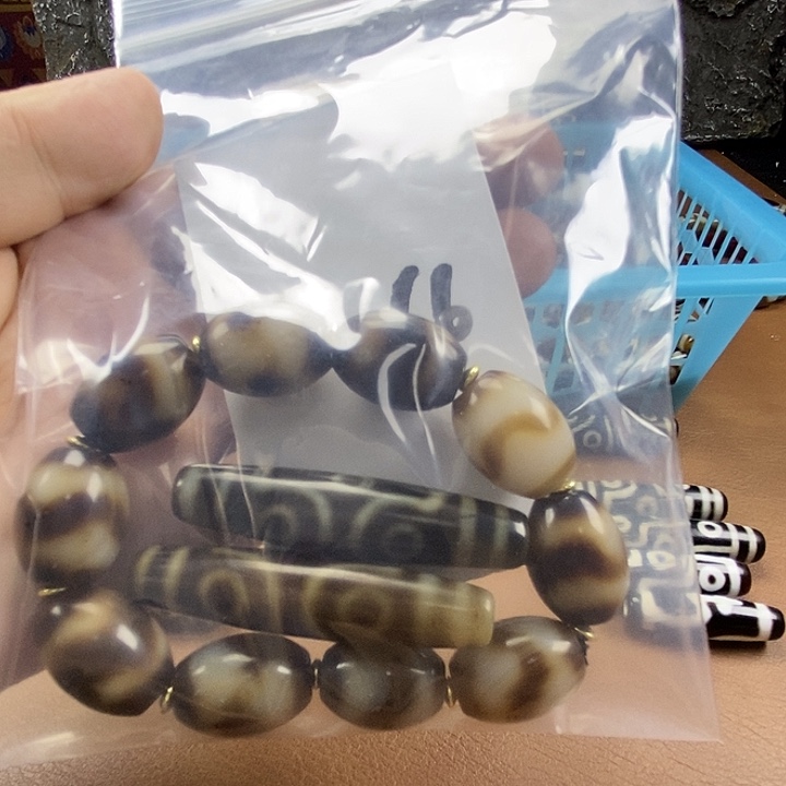 李***锤玛瑙/玉髓颈饰未镶嵌