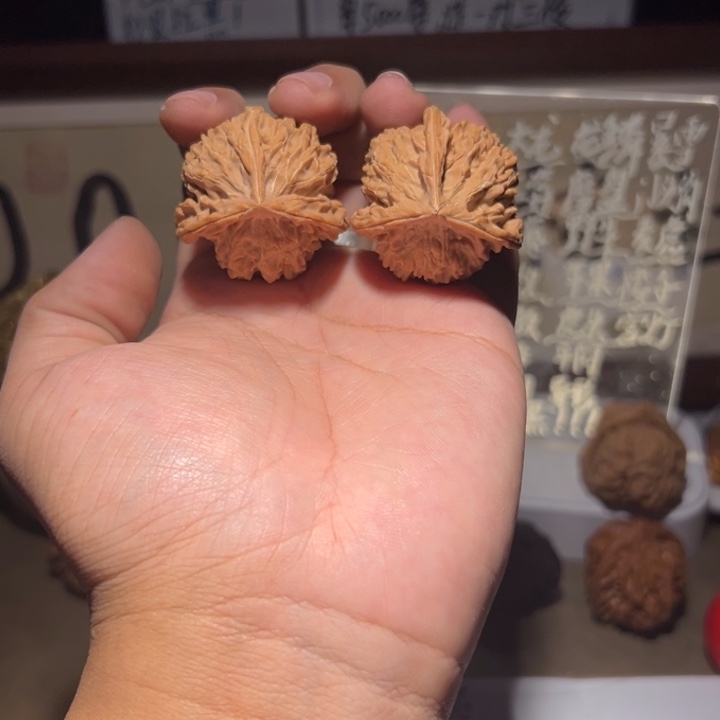 文玩核桃吊坠边36高41盘山三棱