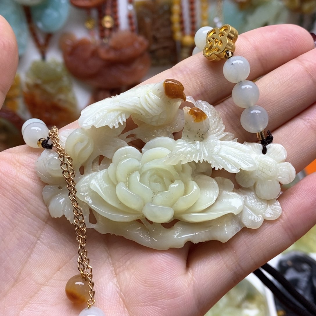 蛇纹石玉颈饰未镶嵌