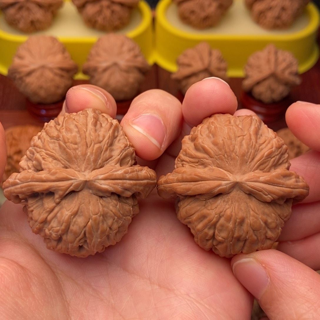把件文玩核桃41老树红皮 白狮子