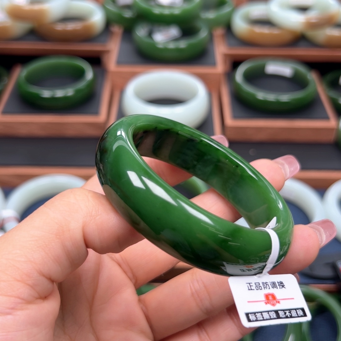 未镶嵌手镯和田玉（碧玉）