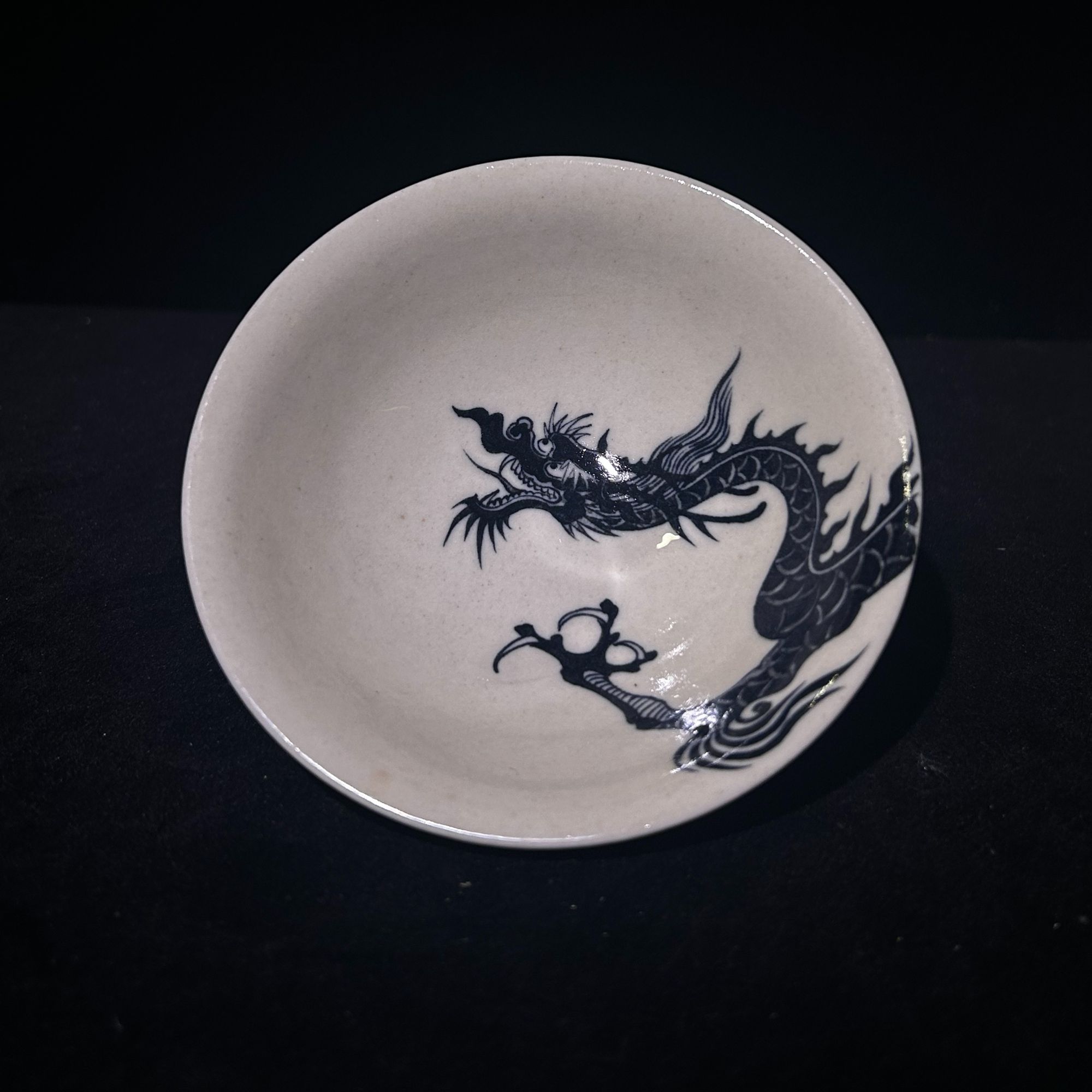 细雨二号釉青花龙盏