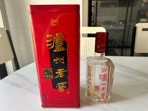 2014年泸州老窖六年陈头曲铁盒