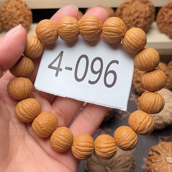 L***E核桃16猴头手串4096