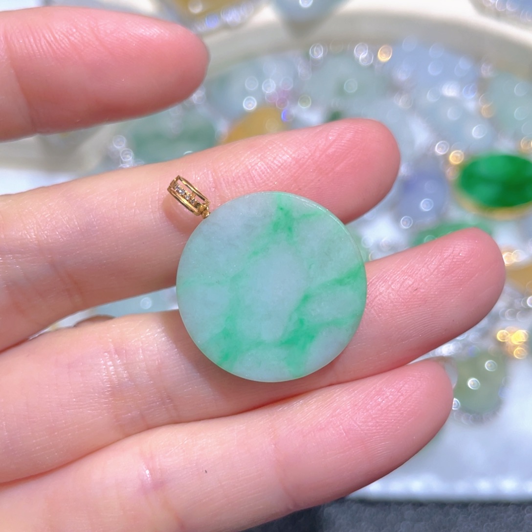 翡翠颈饰18K金镶嵌翡翠