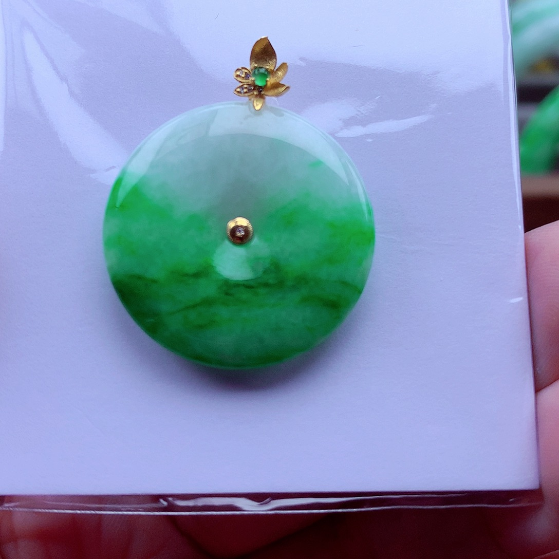 翡翠颈饰18K金镶嵌翡翠