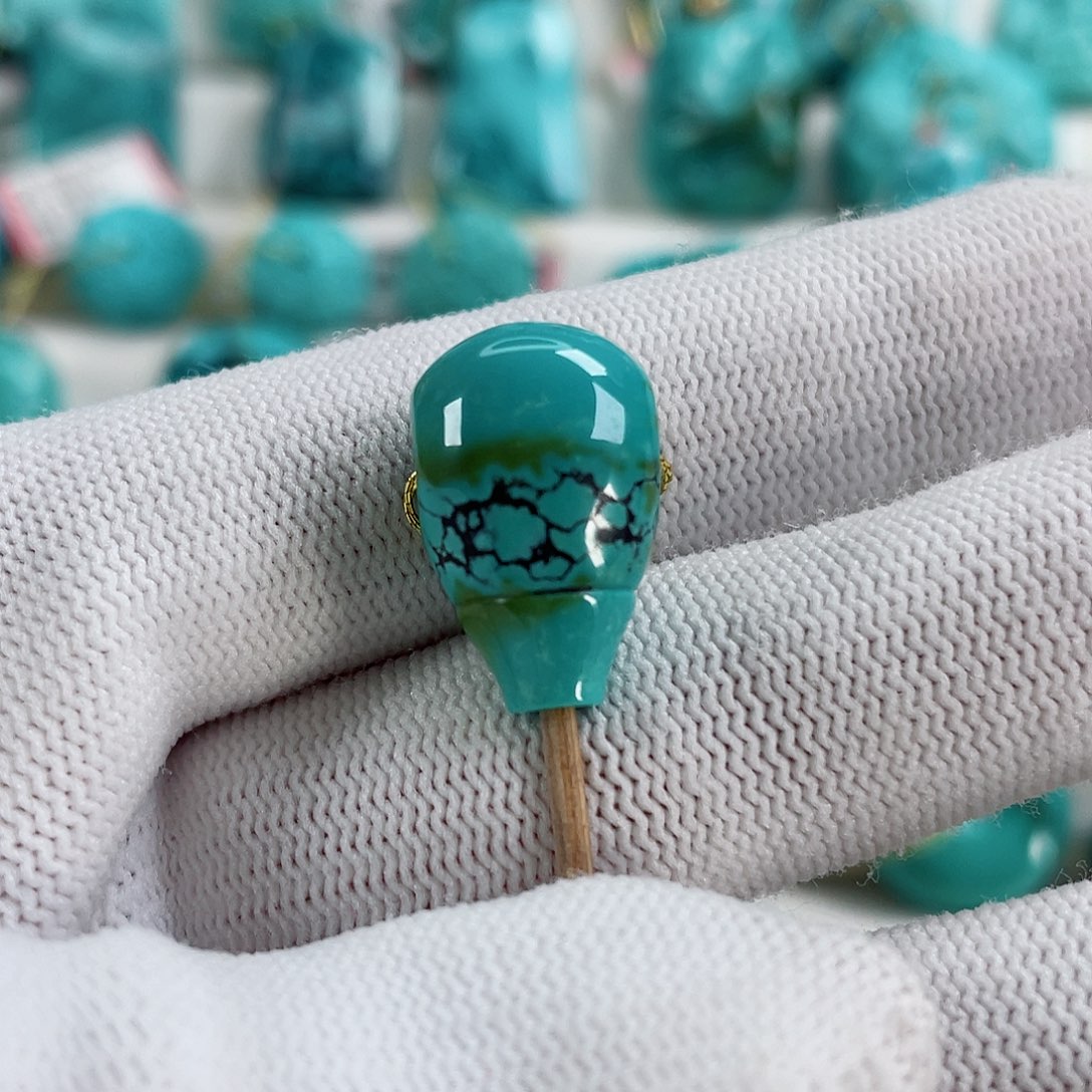 绿松石颈饰未镶嵌