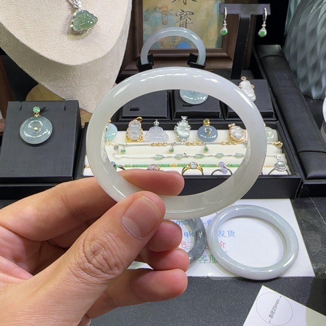 翡翠未镶嵌手镯贵妃52