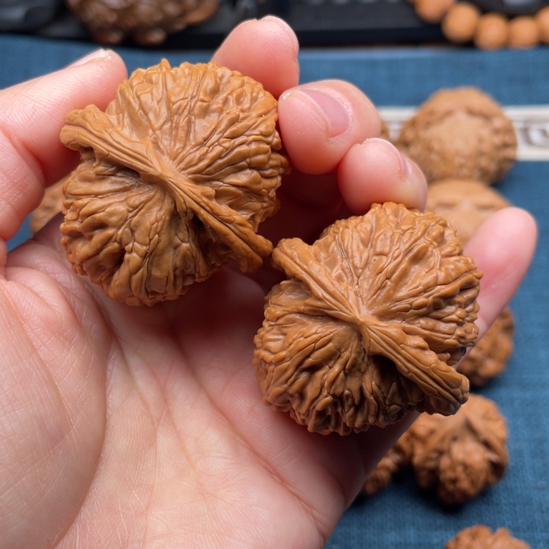 文玩核桃把件41红皮老树球白