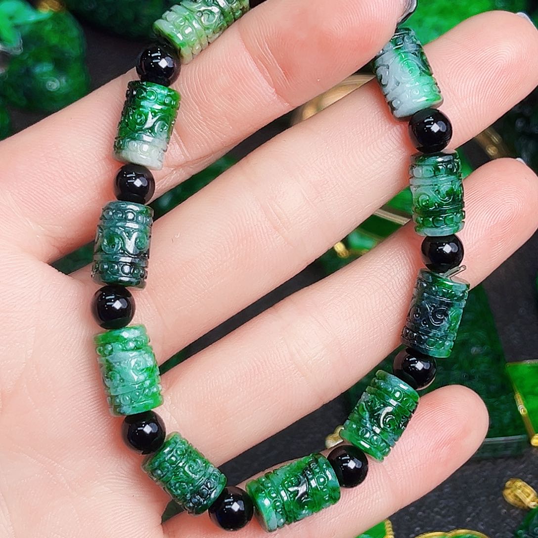 颈饰未镶嵌翡翠多样性