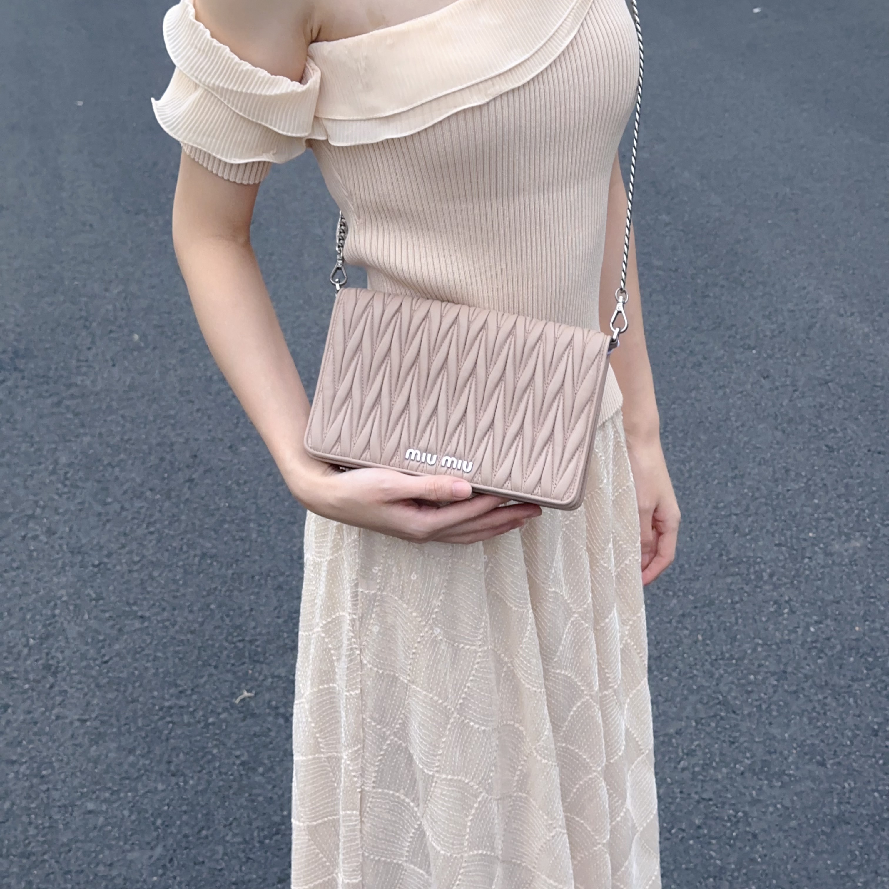95新 MIU MIU/缪缪 新款烟雾粉褶皱链条包 Anwen 4150
