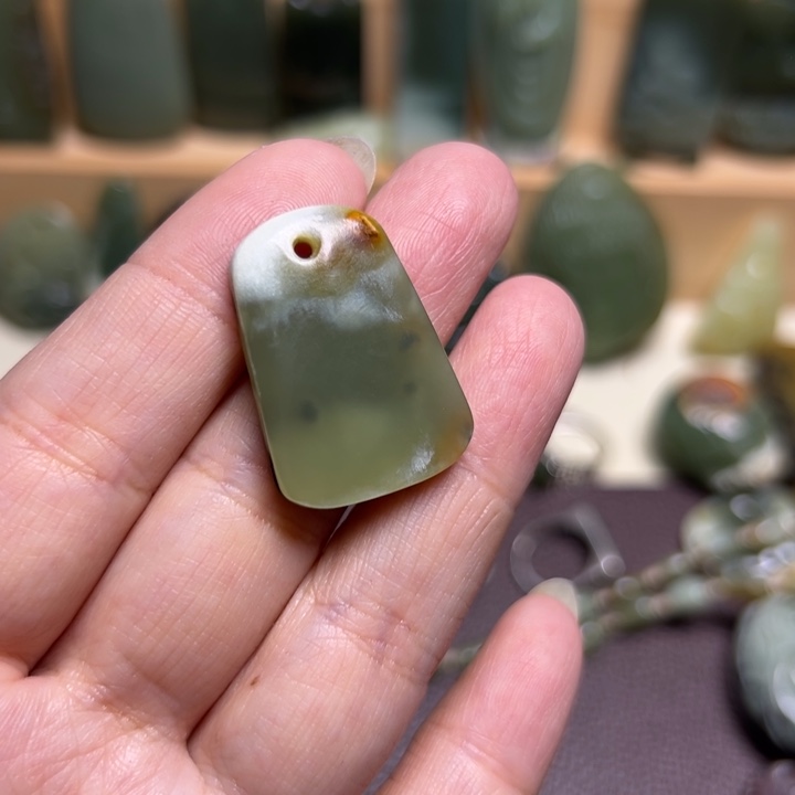 岫岩河磨玉（透闪石质玉）未镶嵌颈饰