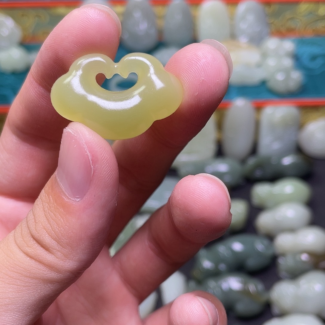 北***活和田玉未镶嵌颈饰