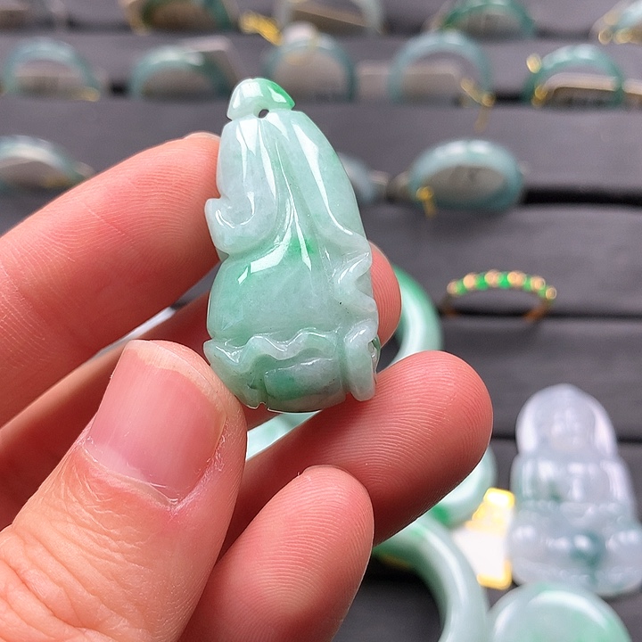 翡翠颈饰未镶嵌白菜