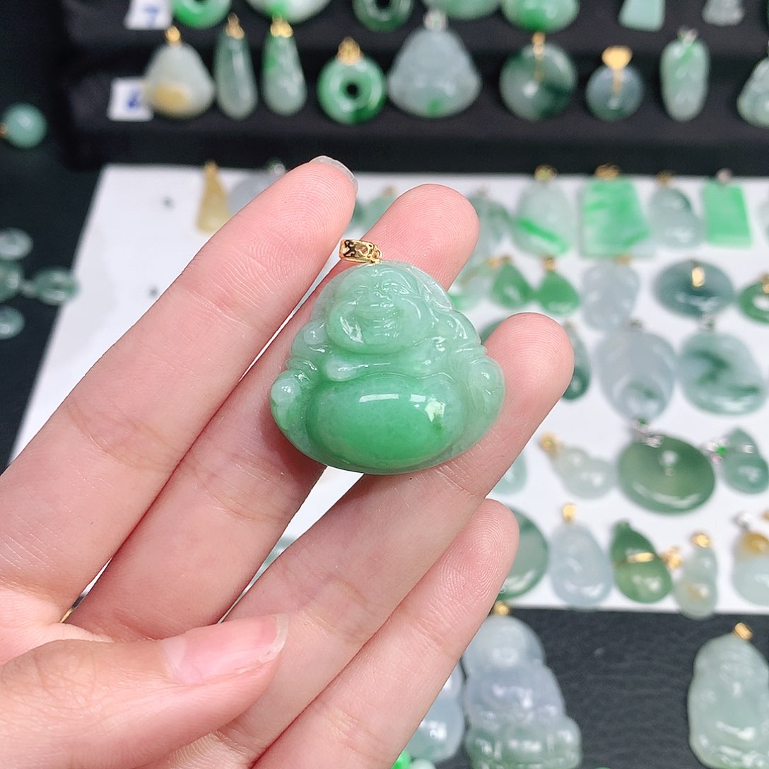 翡翠颈饰未镶嵌翡翠