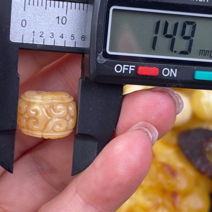 蜜蜡未镶嵌裸石微瑕753