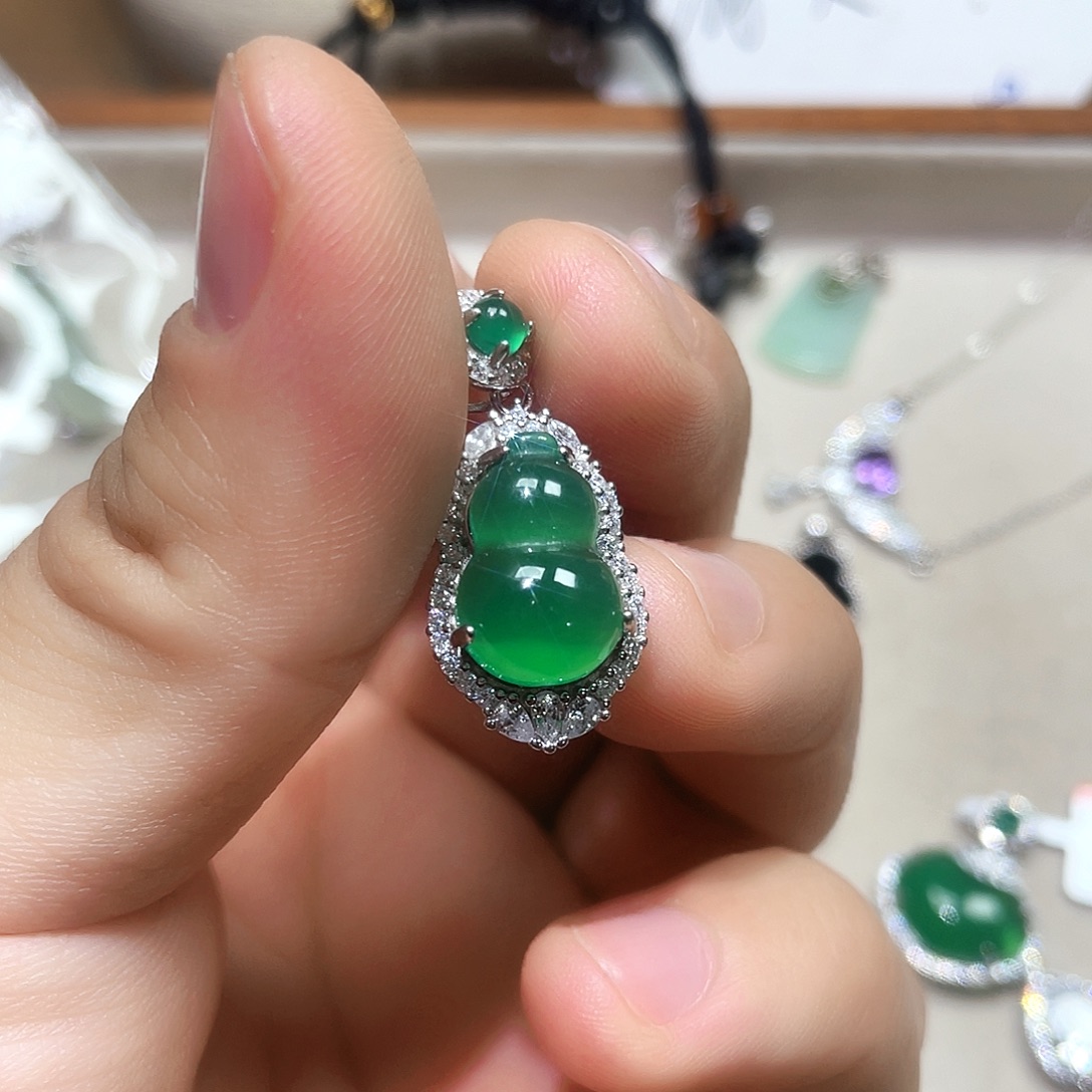 硕***妈坠链均925银锆石绿色葫芦