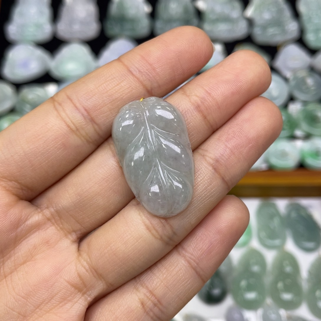 颈饰未镶嵌翡翠树叶