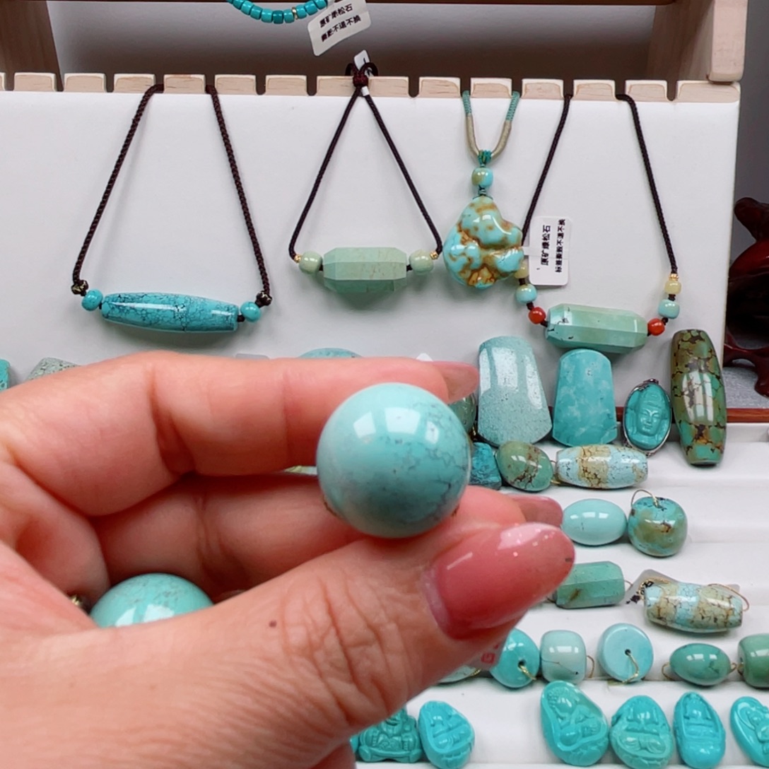 墨****绿松石未镶嵌摆件