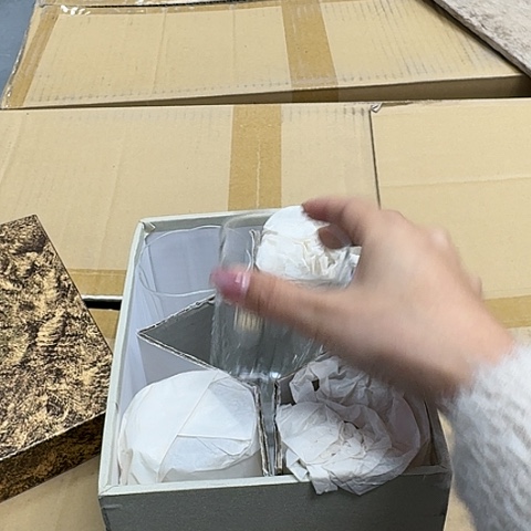 D**.瓷器。瓷器。瓷器。  