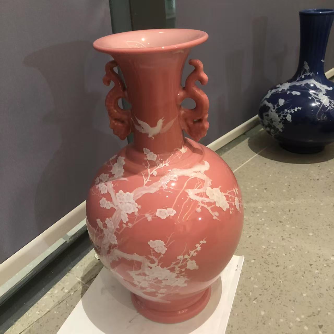 【景德】奉旨官窑 桃红堆白梅花双耳瓶 陶瓷 fzgy0089