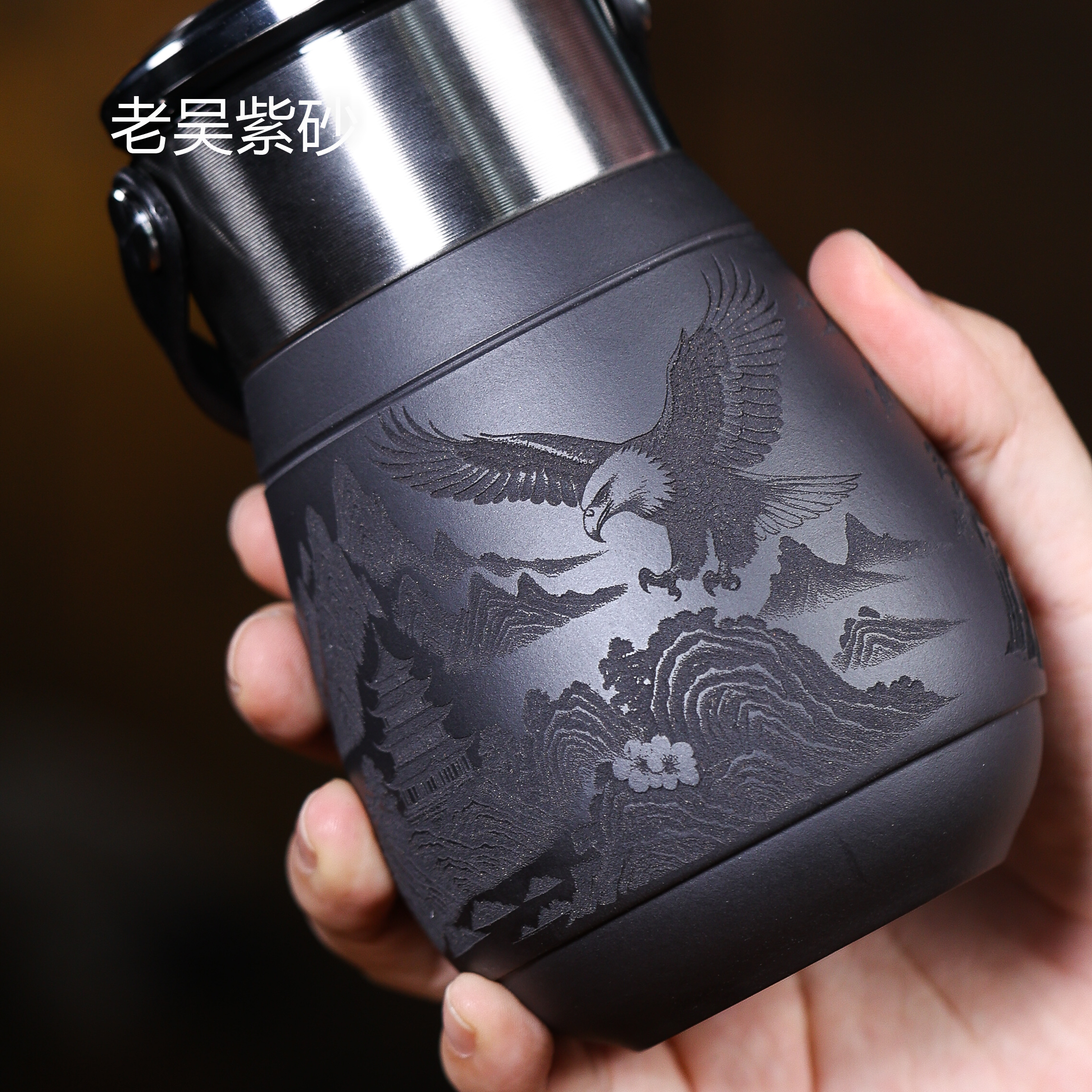 宜兴紫砂 手工刻绘“大鹏展翅”高端男士便携杯茶水分离｛带杯套｝