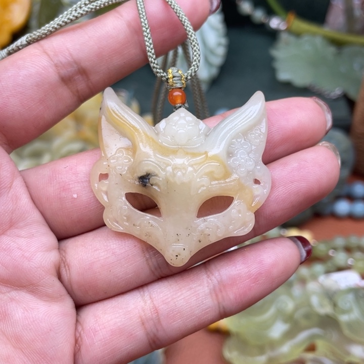 蛇纹石玉吊坠合金