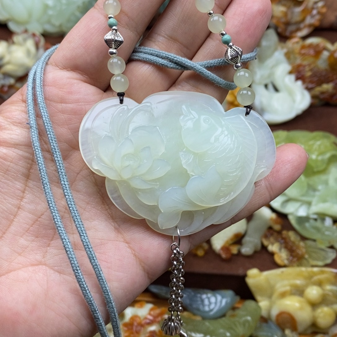 蛇纹石玉未镶嵌颈饰