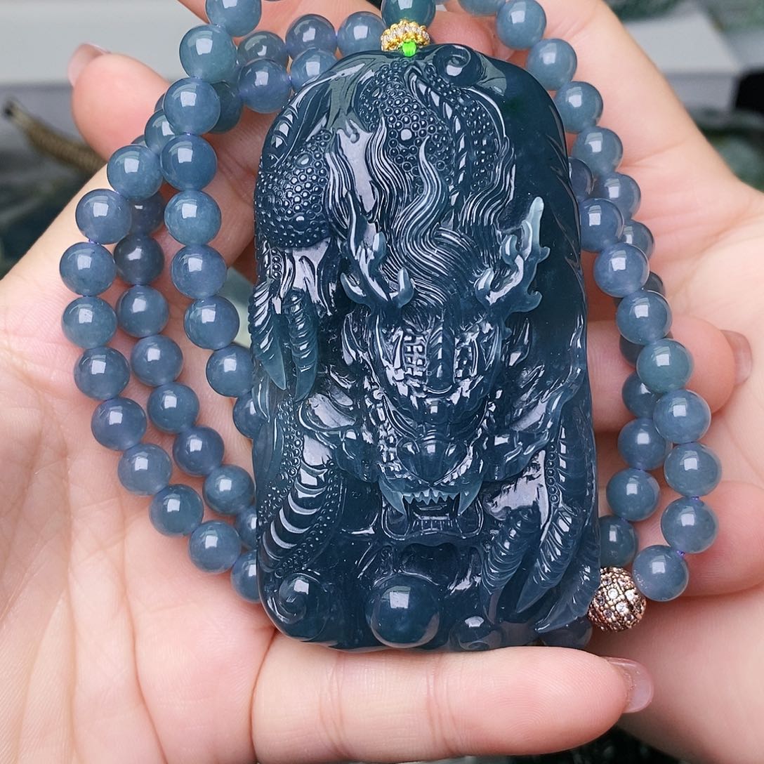 颈饰未镶嵌翡翠      