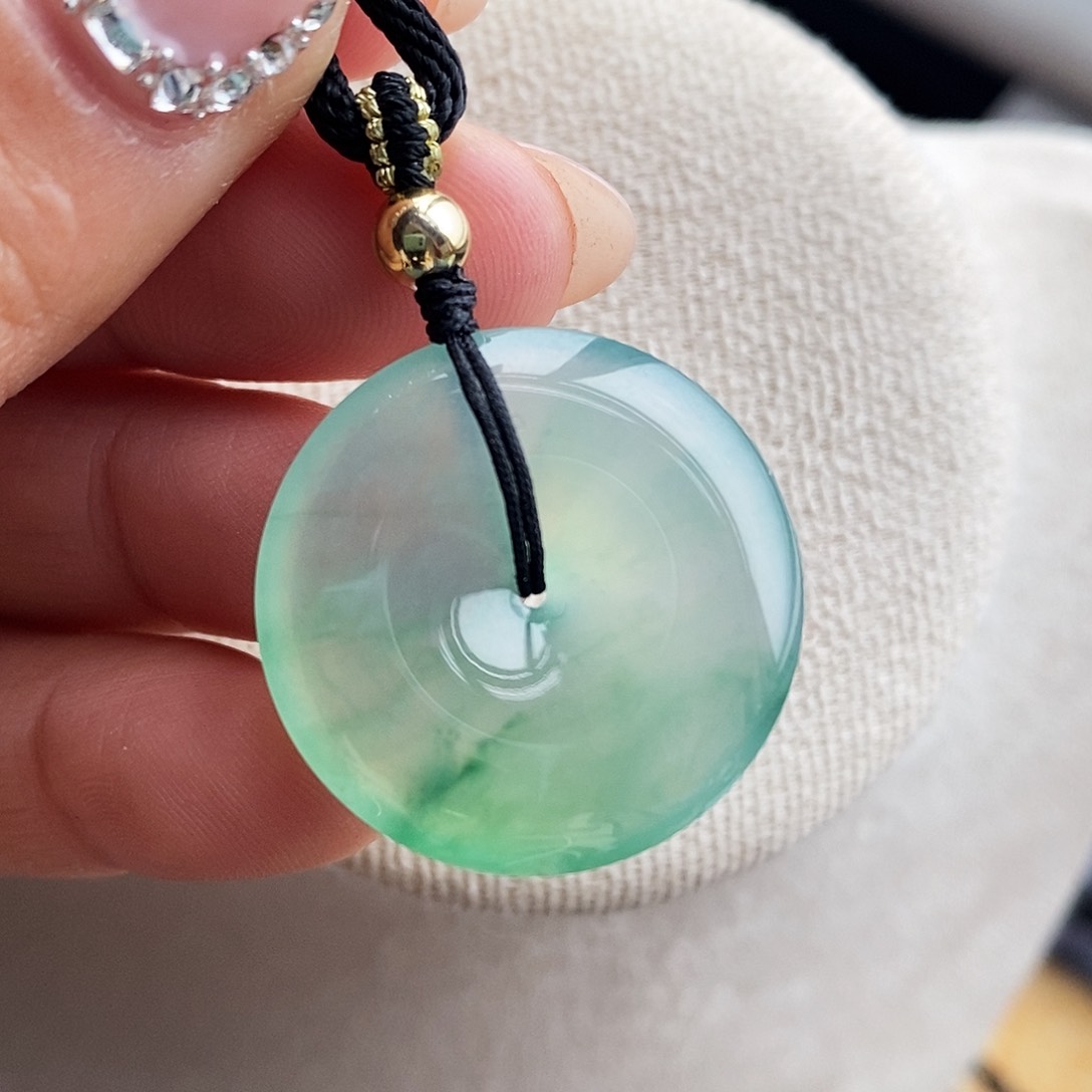 翡翠颈饰未镶嵌翡翠首饰