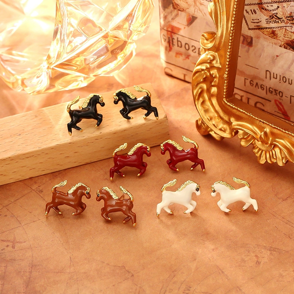 合金耳饰 本命年红色滴釉小马耳钉高级精致小巧通勤生肖耳环礼物