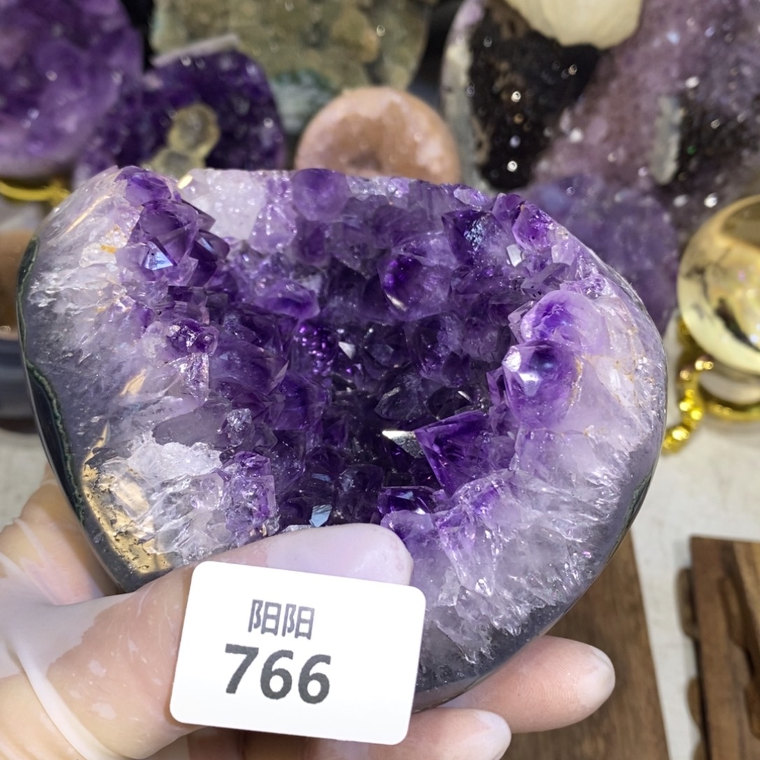 紫晶未镶嵌大型摆件（非配饰）