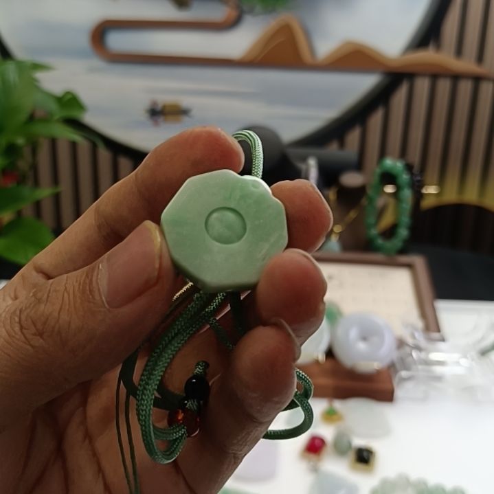 翡翠未镶嵌颈饰48