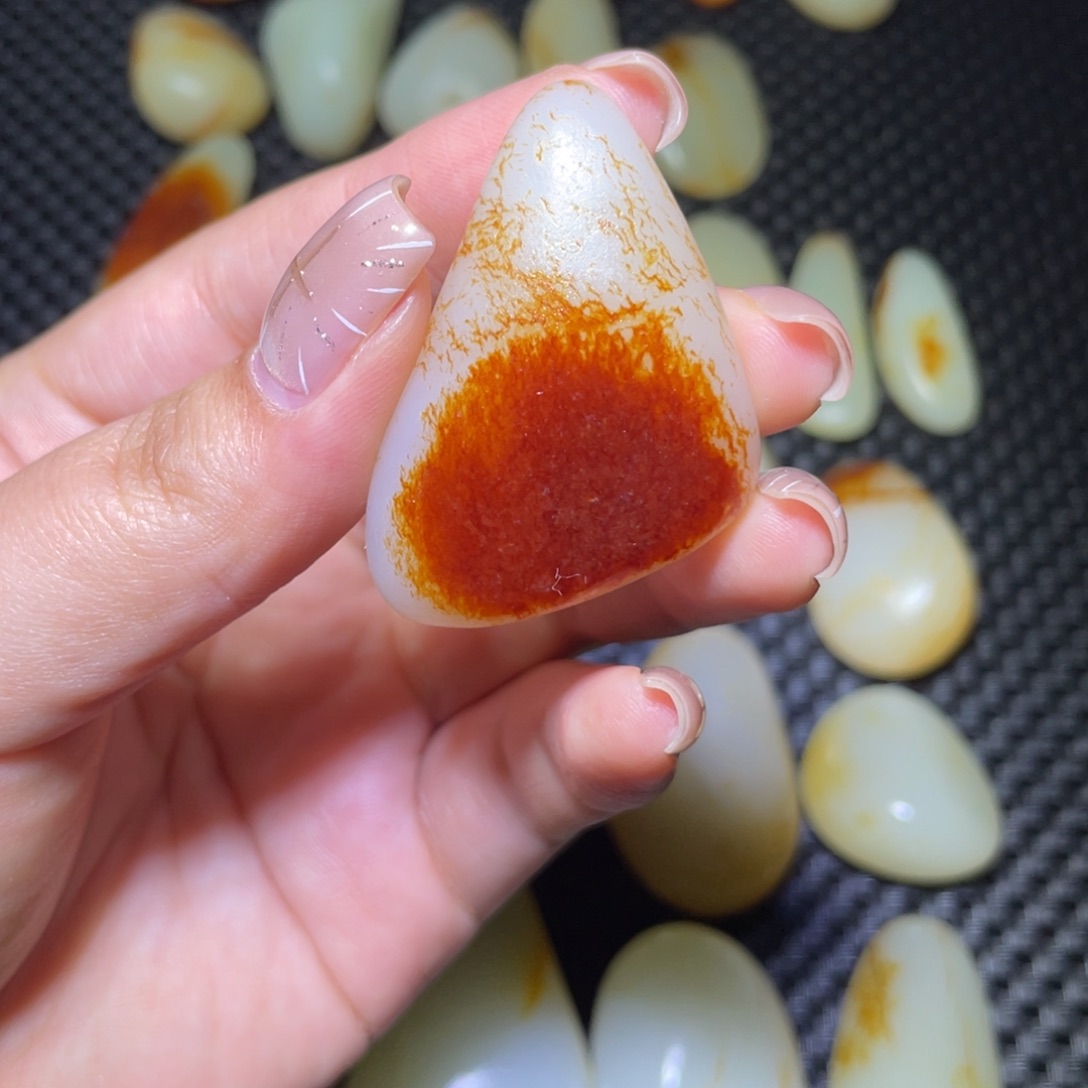 玉***器和田玉（糖玉）未镶嵌颈饰