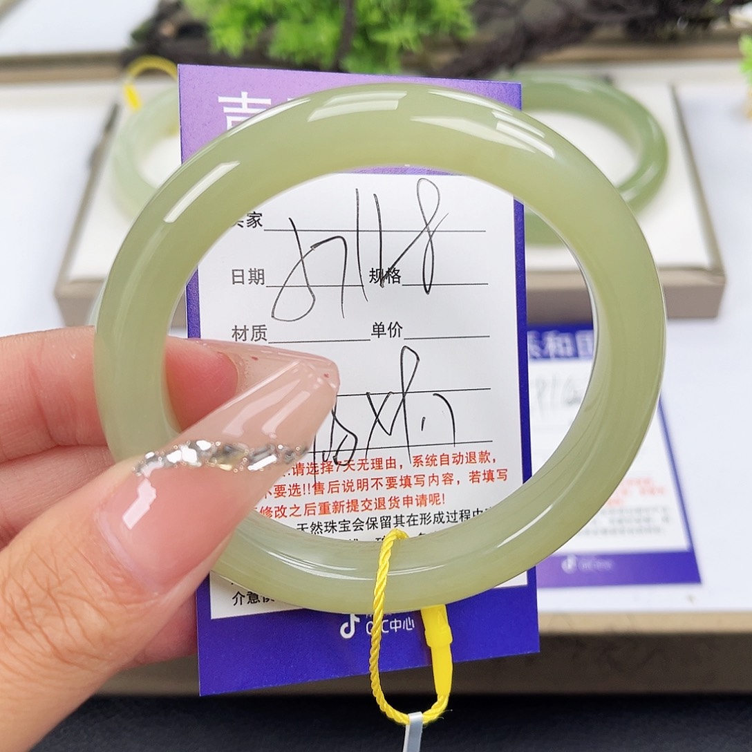 和田玉手镯未镶嵌