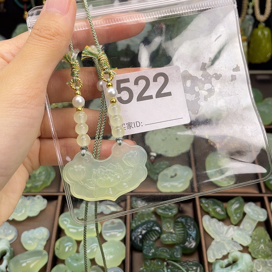 瑷***)蛇纹石玉未镶嵌颈饰