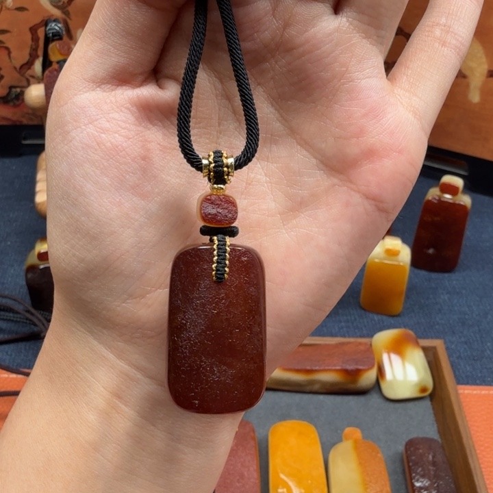 蜜蜡未镶嵌吊坠(赠链)