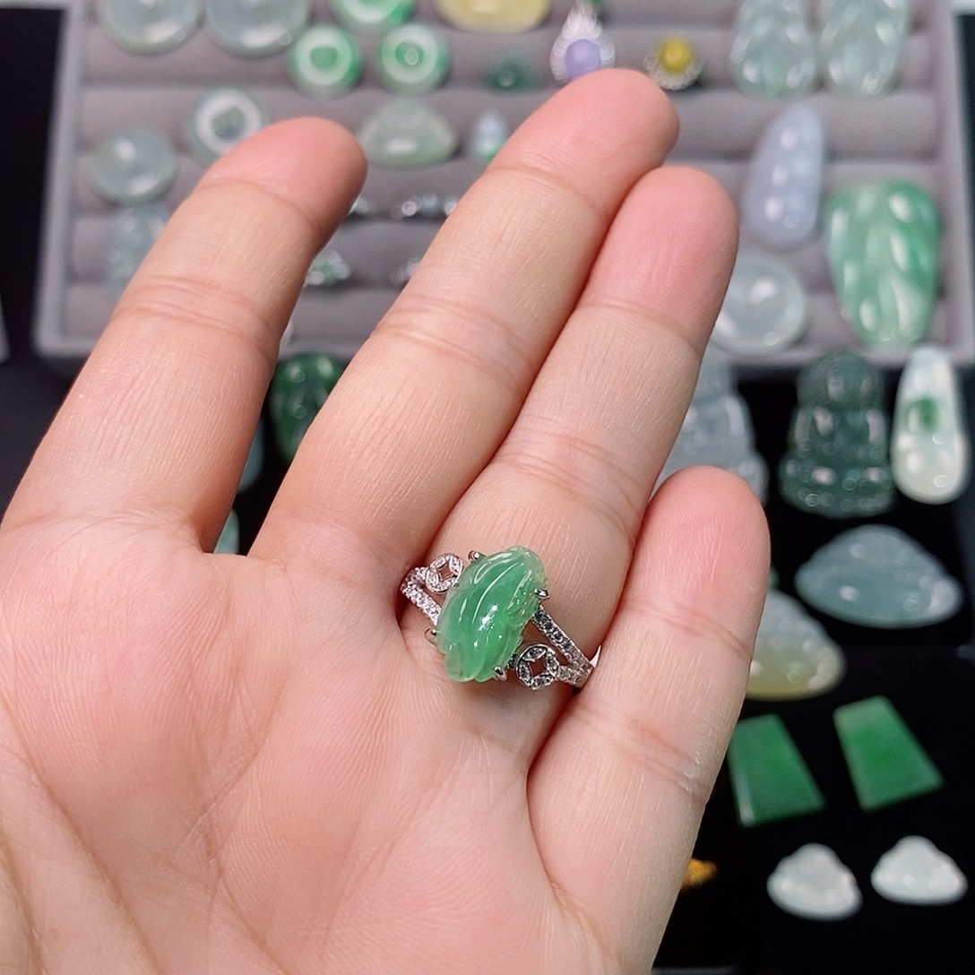 翡翠银S925镶嵌戒指貔貅