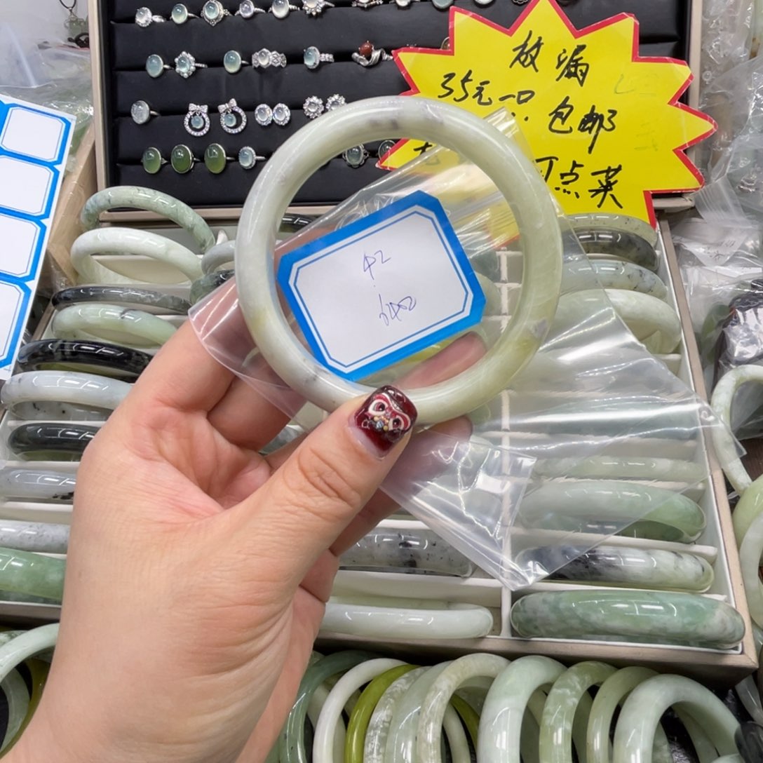 蛇纹石玉手镯未镶嵌