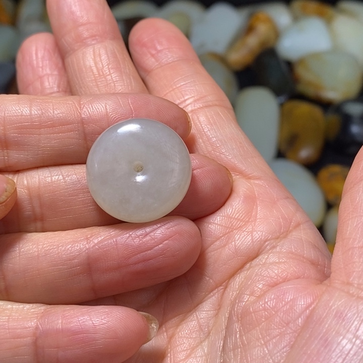 和田玉未镶嵌把件