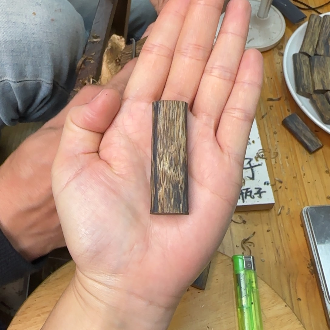 沉香吊坠素牌绿奇6.7克