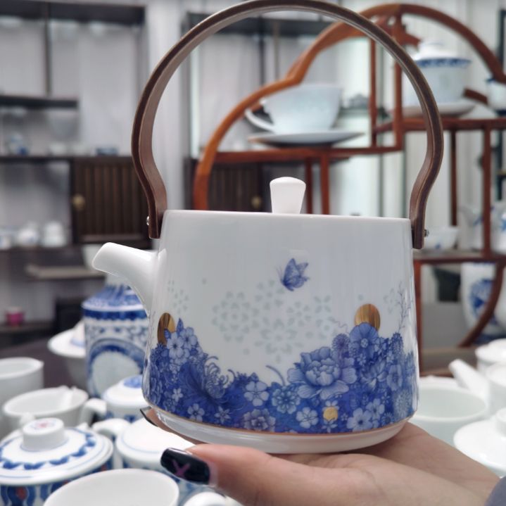 陶瓷花蔓提梁壶一个